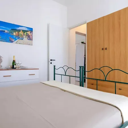 Punta Prosciutto Sea View Facing The Sea With Air Conditioning, Parking And Wi-fi Villa