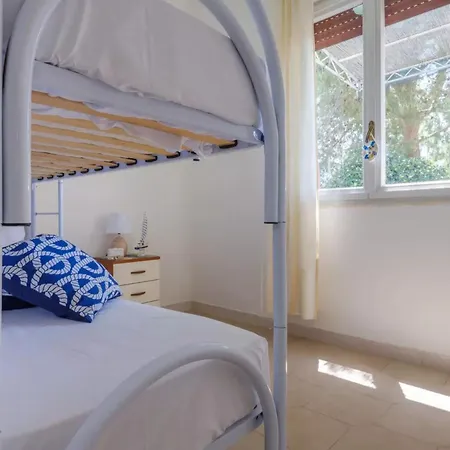 Villa Punta Prosciutto Sea View Facing The Sea With Air Conditioning, Parking And Wi-fi