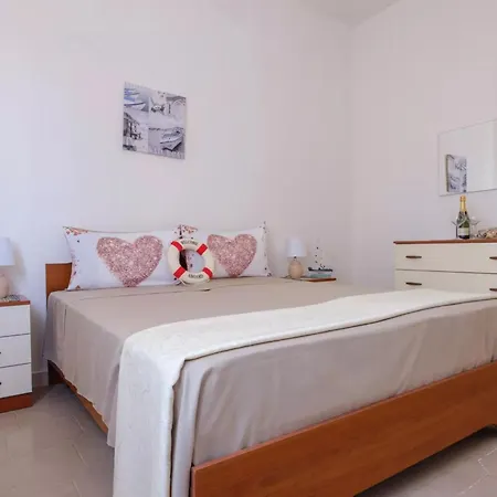 Villa Punta Prosciutto Sea View Facing The Sea With Air Conditioning, Parking And Wi-fi Torre Lapillo