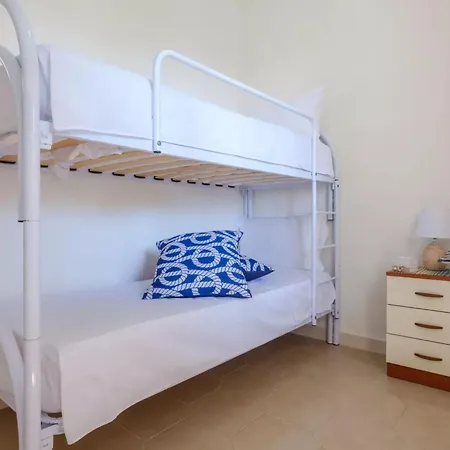 Punta Prosciutto Sea View Facing The Sea With Air Conditioning, Parking And Wi-fi