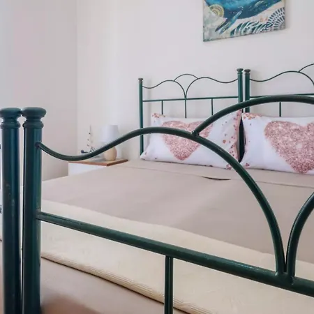 Villa Punta Prosciutto Sea View Facing The Sea With Air Conditioning, Parking And Wi-fi